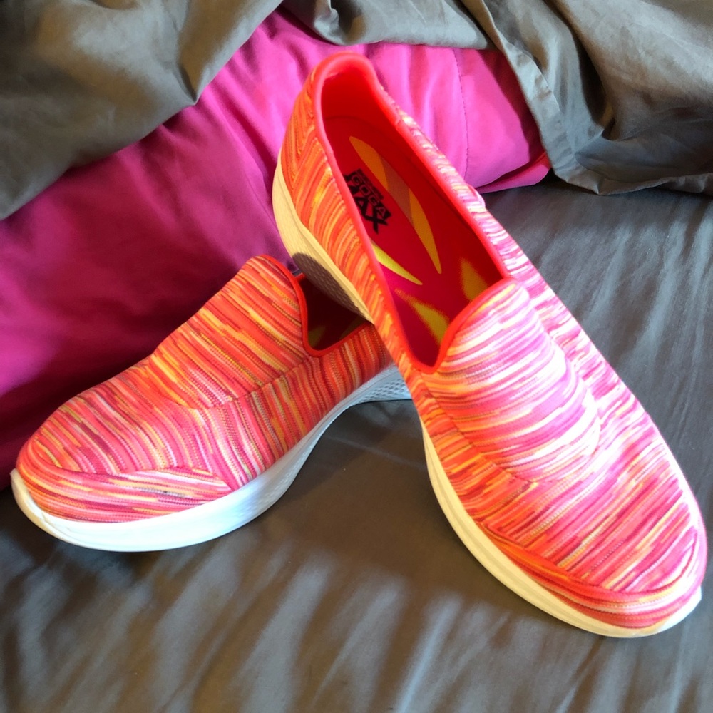 Skechers Go Walk 4, Ladies 9.5, NWOT